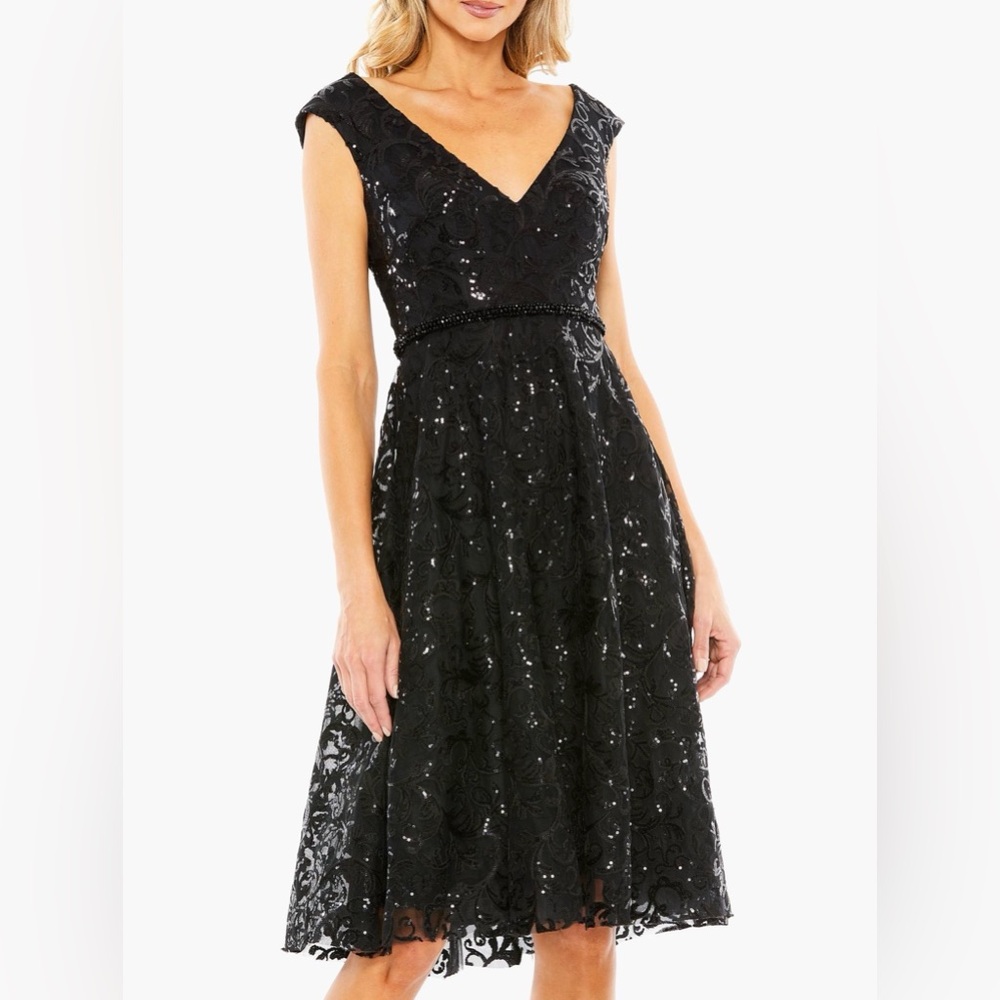 Mac Duggal SEQUINED V NECK CAP SLEEVE DRESS, Black, 68012 - Picture 3 of 13